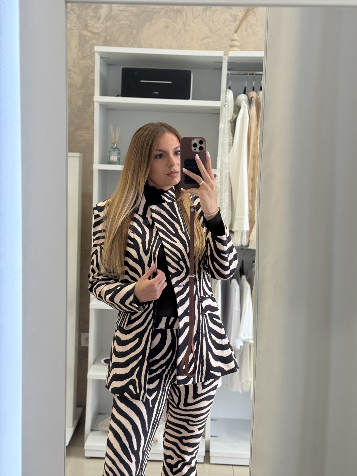 εικόνα_Viber_2026-08-24_12-04-56-431 Anselma σακάκι zebra print – Μαύρο - Image 1